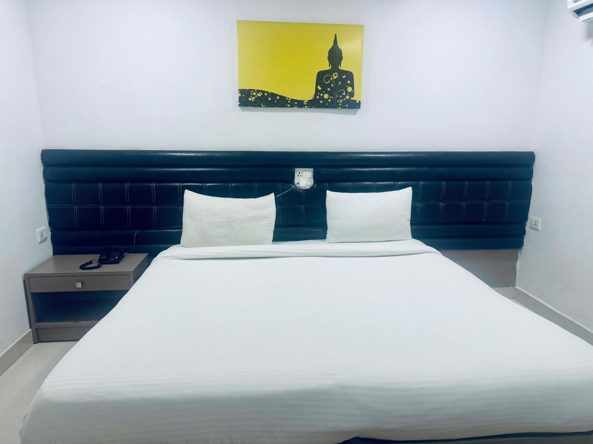 La Riviera Suites Хайдарабад Экстерьер фото