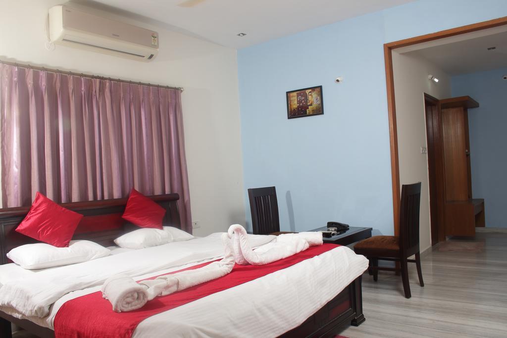 La Riviera Suites Хайдарабад Экстерьер фото